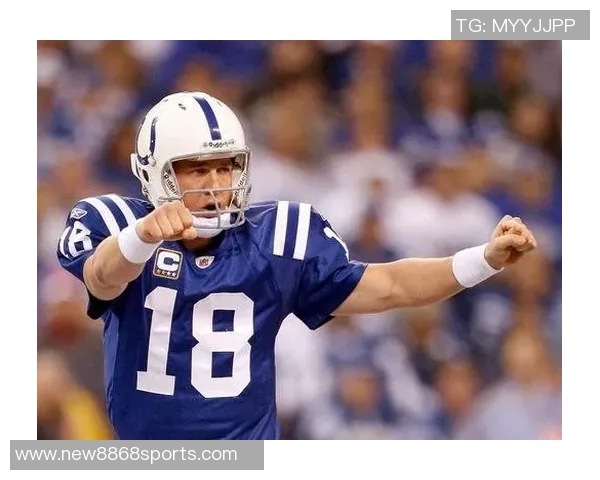 德克萨斯大学橄榄球队成员观战马刺星三代曼宁与文班合影互换球衣精彩瞬间